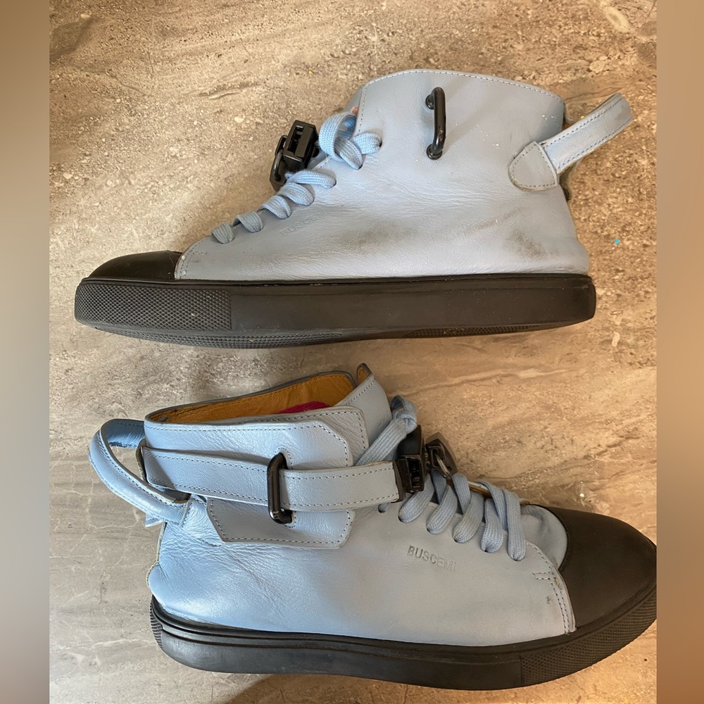 Blue leather  hi top runners size 39 lock